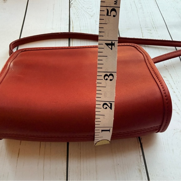 COACH | Vintage Red Disco Bag, Made in Costa Rica (1998) #9048 - Picture 14 of 15